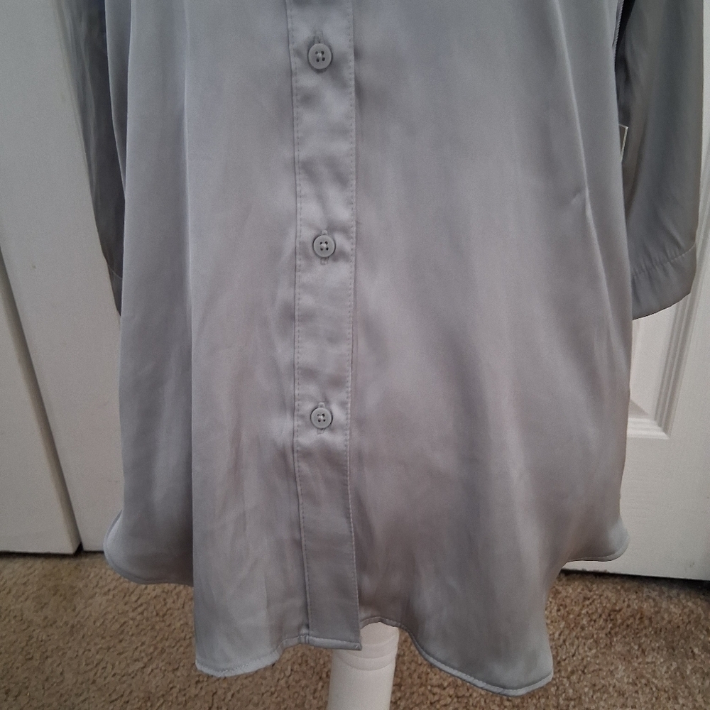 NWT Worthington Gray Shiny Button Down Shirt Size XS - Picture 3 of 10